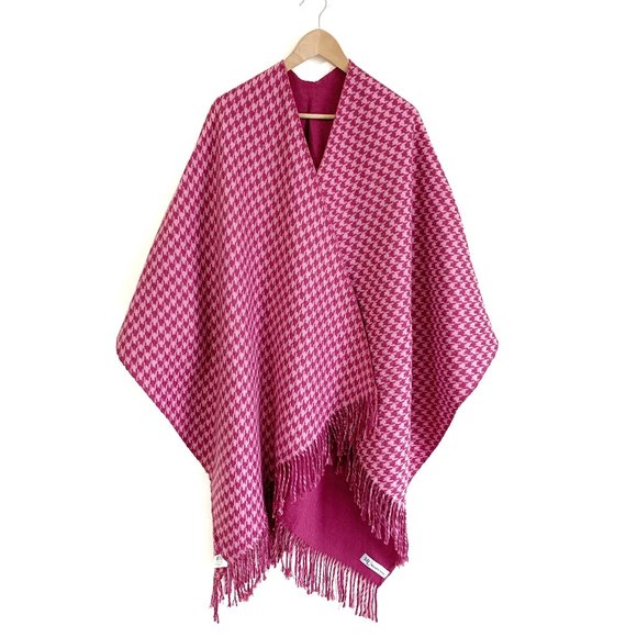NWT MAGENTA HOUNDS TOOTH SCRAF/WRAP - Picture 1 of 9